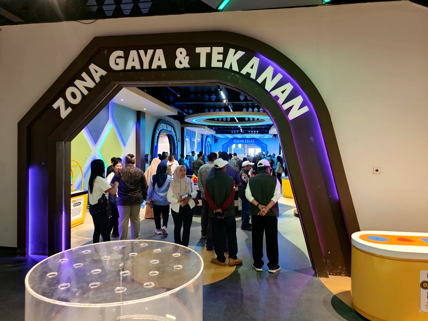 Force and pressure zone arch with interactive tables