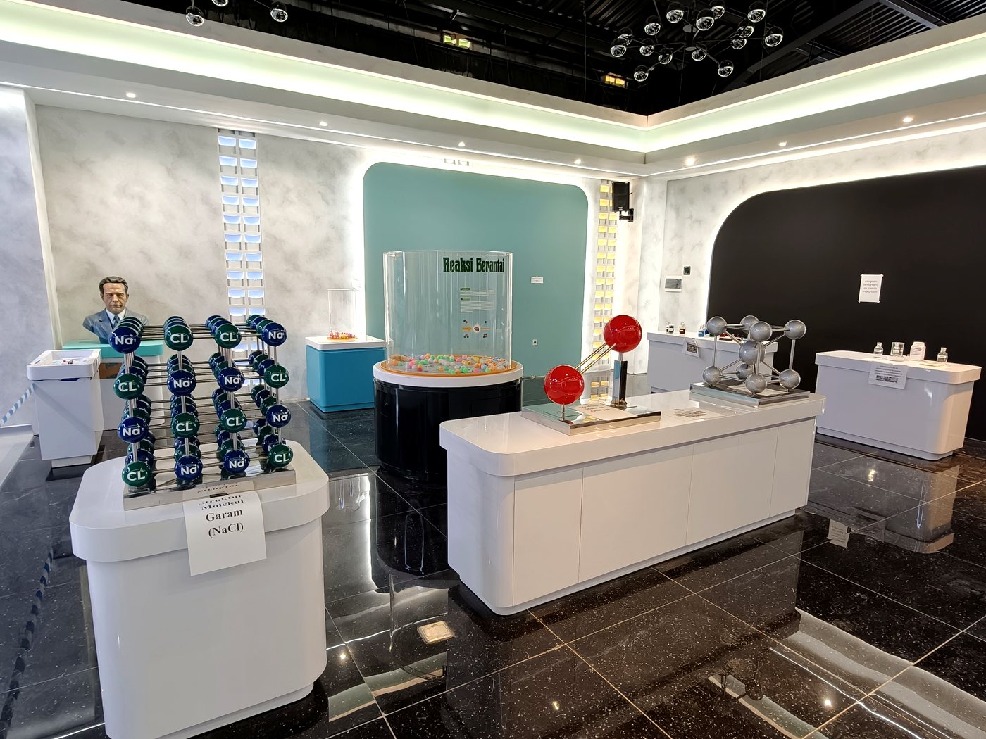 Life science gallery with specimen tables